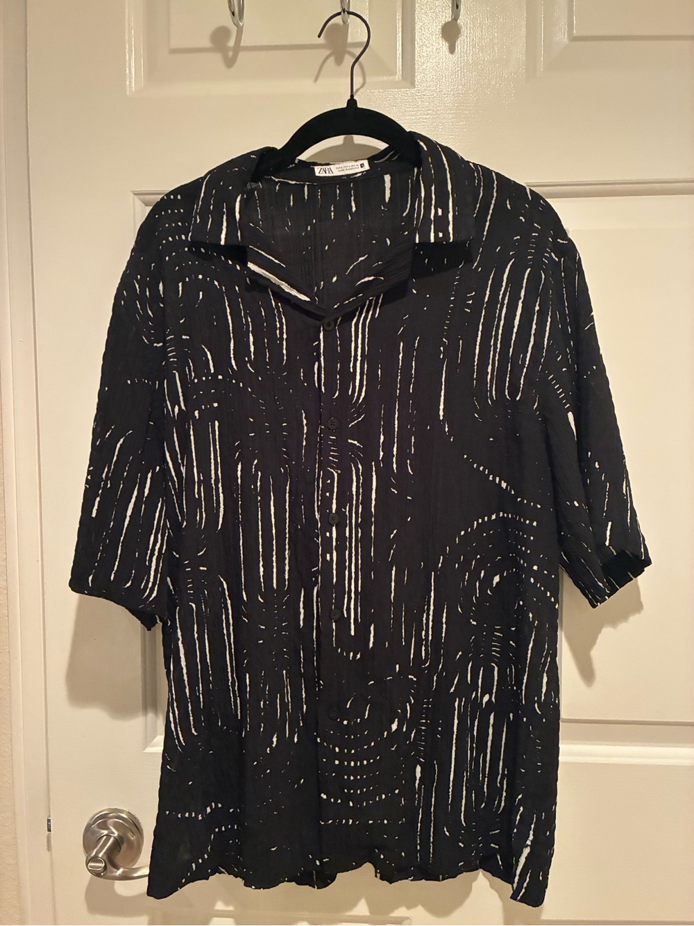 Zara Men’s Black Patterned Button-Up